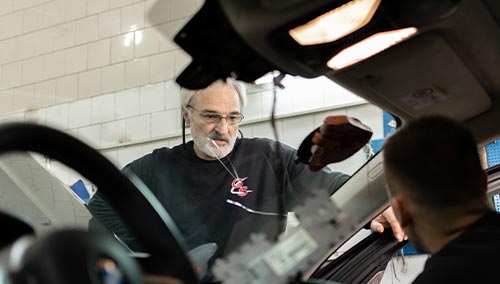 Glass Service Windshield | Let the professionals do the glass replacement